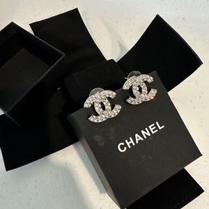 Stud silver Earrings CHANEL  authentic